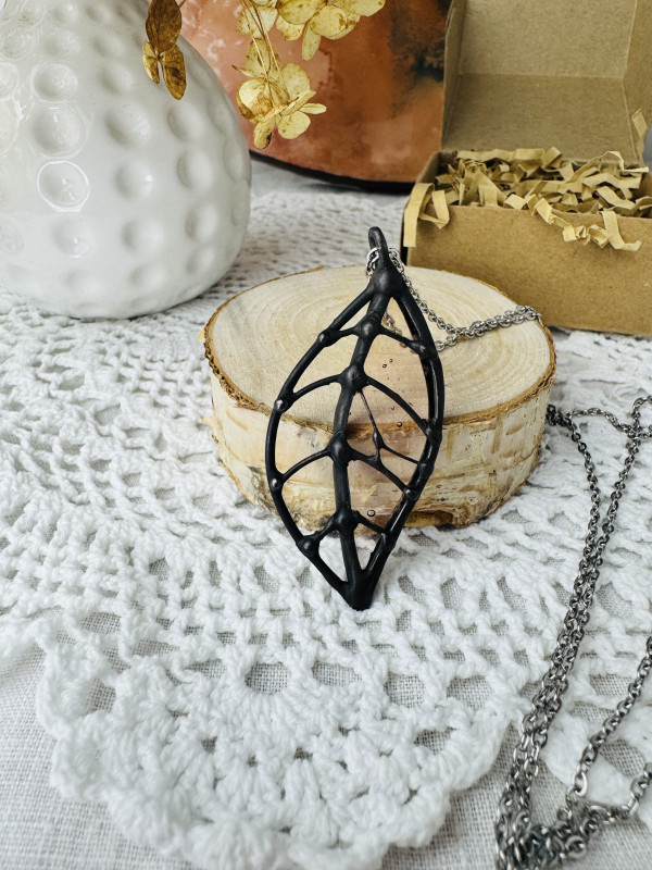 Witrażowy wisiorek na szyję Listek_photo1