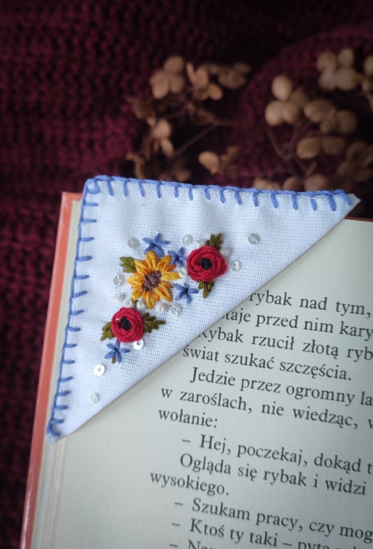 Zakładka do książki w haftowane kwiaty niebieska_photo1