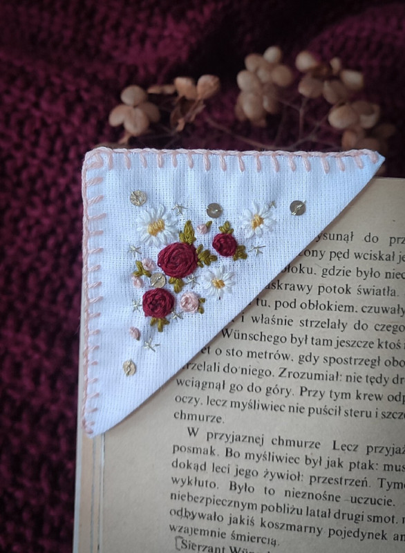 Zakładka do książki w haftowane kwiaty róż_photo1