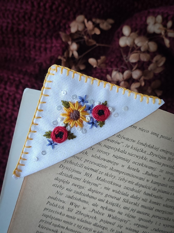 Zakładka do książki w haftowane kwiaty żółta_photo1