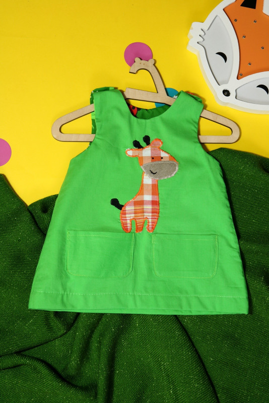 Zielona sukienka dwustronna z żyrafą (68 cm)_photo1