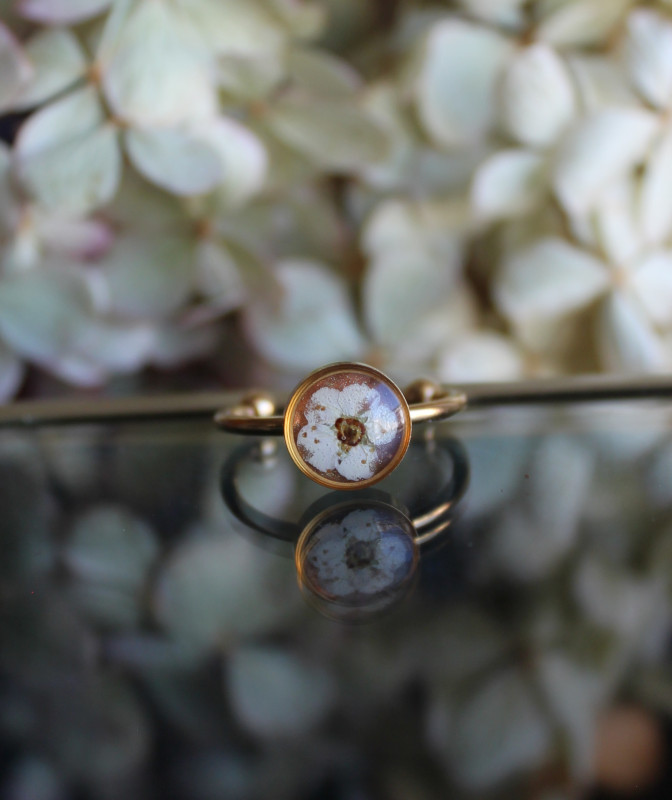 Złoty pierścionek z kwiatowym oczkiem 004_photo1