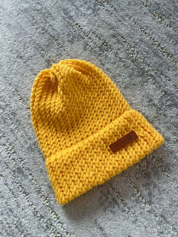 Żółta ciepła czapka z wełną Merino_photo1